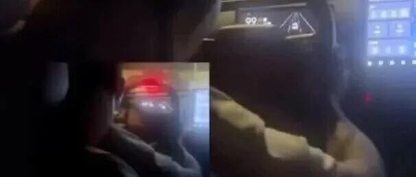 女子打顺风车，称司机高速上时速100多公里开智驾睡觉：睡了6次，提醒都没用，还玩手机！平台道歉：车主构成危险驾驶，已永久封禁